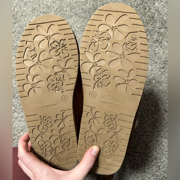 SOLD No Surrender Ugg-style boots - Picture 8 of 10